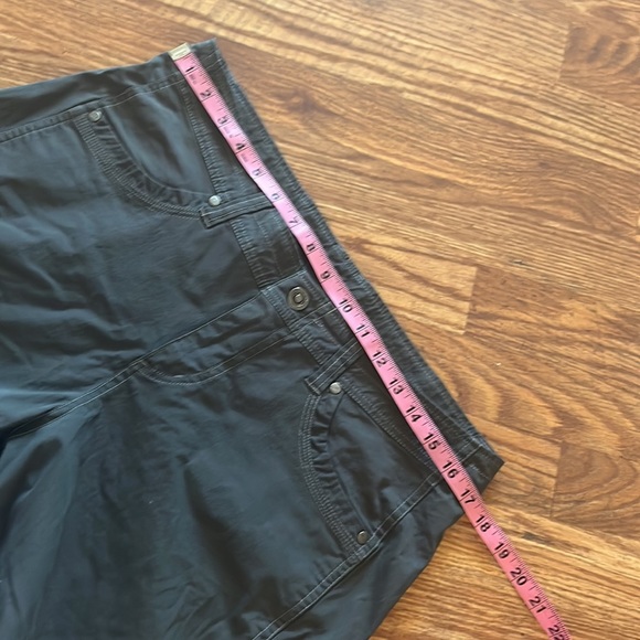 KUHL cargo hiking shorts - Picture 9 of 10